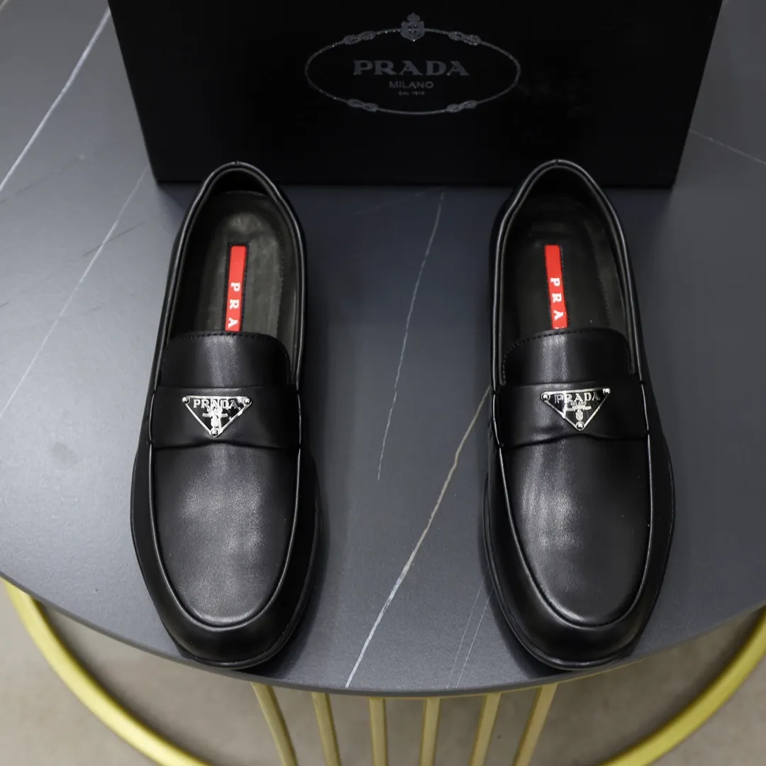 Factory price: 600💰Top original order Brand: PRADA (Prada) Standard code: Men's size 38/44 (45 can be customized) Grade: Same as the official website Material: Original cowhide surface, cowhide lining, original wear-resistant soft outsole Style category: Business casual slip-on shoes, young fashion, European and American trends, British style Color: actual picture color